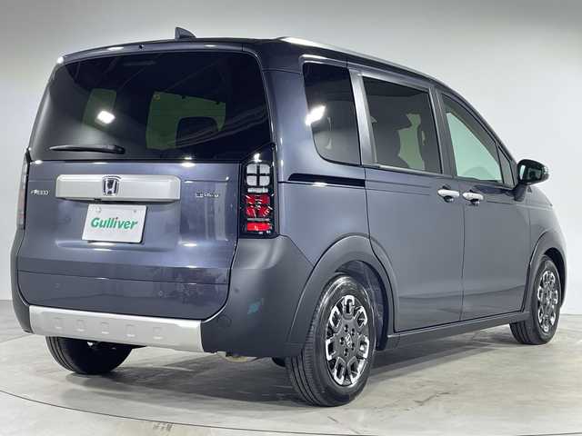 ホンダ フリード ハイブリット e:HEV クロスター 福岡県 2025(令7)年 0.1千km メテオロイドグレーメタリック 禁煙車/純正9インチナビ（LXM-242ZFNI）/フルセグテレビ/バックカメラ/レーダークルーズコントロール/LEDヘッドライト/シートヒーター/純正15インチアルミホイール/両側パワースライドドア/スマートキー/プッシュスタートエンジン/革巻きステアリング/ブラインドスポットモニター