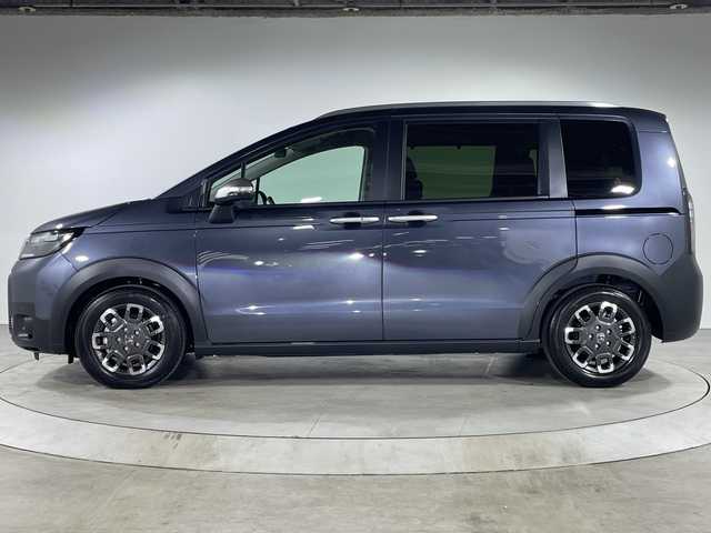 ホンダ フリード ハイブリット e:HEV クロスター 福岡県 2025(令7)年 0.1千km メテオロイドグレーメタリック 禁煙車/純正9インチナビ（LXM-242ZFNI）/フルセグテレビ/バックカメラ/レーダークルーズコントロール/LEDヘッドライト/シートヒーター/純正15インチアルミホイール/両側パワースライドドア/スマートキー/プッシュスタートエンジン/革巻きステアリング/ブラインドスポットモニター