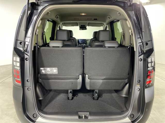 ホンダ フリード ハイブリット e:HEV クロスター 福岡県 2025(令7)年 0.1千km メテオロイドグレーメタリック 禁煙車/純正9インチナビ（LXM-242ZFNI）/フルセグテレビ/バックカメラ/レーダークルーズコントロール/LEDヘッドライト/シートヒーター/純正15インチアルミホイール/両側パワースライドドア/スマートキー/プッシュスタートエンジン/革巻きステアリング/ブラインドスポットモニター