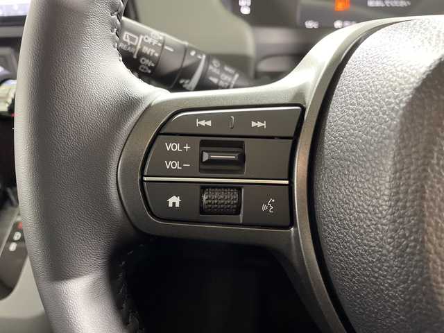 ホンダ フリード ハイブリット e:HEV クロスター 福岡県 2025(令7)年 0.1千km メテオロイドグレーメタリック 禁煙車/純正9インチナビ（LXM-242ZFNI）/フルセグテレビ/バックカメラ/レーダークルーズコントロール/LEDヘッドライト/シートヒーター/純正15インチアルミホイール/両側パワースライドドア/スマートキー/プッシュスタートエンジン/革巻きステアリング/ブラインドスポットモニター