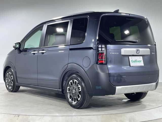 ホンダ フリード ハイブリット e:HEV クロスター 福岡県 2025(令7)年 0.1千km メテオロイドグレーメタリック 禁煙車/純正9インチナビ（LXM-242ZFNI）/フルセグテレビ/バックカメラ/レーダークルーズコントロール/LEDヘッドライト/シートヒーター/純正15インチアルミホイール/両側パワースライドドア/スマートキー/プッシュスタートエンジン/革巻きステアリング/ブラインドスポットモニター