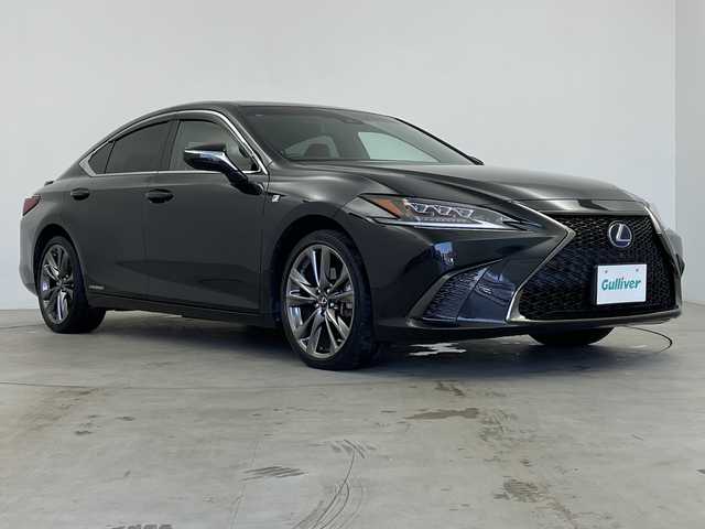 レクサス ＥＳ 300h Fスポーツ 鹿児島県 2020(令2)年 2.9万km グラファイトブラックガラスフレーク ワンオーナー/メーカーOPナビ/(CD/DVD/BT/フルセグ)/サンルーフ/レクサスセーフティシステム＋/パノラミックビューモニター/バックカメラ/プリクラッシュセーフティー/レーントレーシングアシスト/ブラインドスポットモニター/パーキングサポートアラート/レーダークルーズコントロール/前席パワーシート/前席シートヒーター/前席シートベンチレーション/運転席シートメモリー/ステアリングヒーター/オートハイビーム/オートライト/社外レーダー/前方ドライブレコーダー/ビルトインETC2.0/パドルシフト/電動リヤサンシェード/純正フロアマット