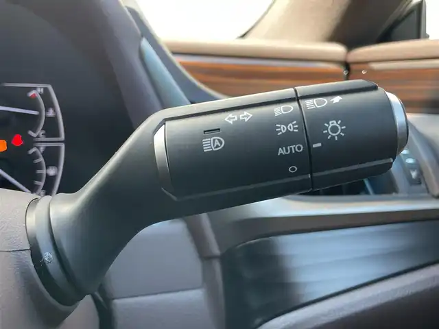 レクサス ＥＳ 300h 千葉県 2020(令2)年 7万km マーキュリーグレーマイカ サンルーフ/純正メモリナビ/(CD/DVD/BT/フルセグTV)/バックカメラ/レザーシート/ベンチレーション/スマートキー/プッシュスタート/ETC/電格ミラー/ウィンカーミラー/オートライト/LEDヘッドライト/ステアリングスイッチ/ステアリングヒーター/革巻きウッドコンビステアリング/電動リアサンシェード/純正17インチメモリナビ