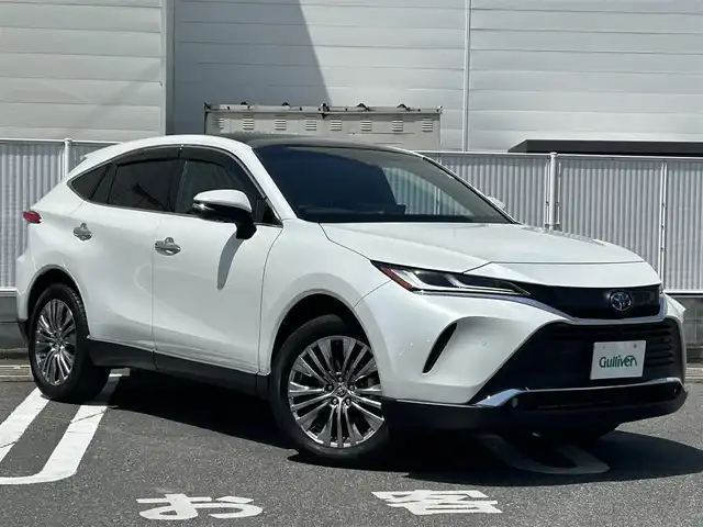 トヨタ ハリアー ハイブリッド Z レザーパッケージ 群馬県 2023(令5)年 2.4万km プラチナホワイトパールマイカ ワンオーナー/純正SDナビ(AM・FM/BT/フルセグTV)/JBLプレミアムサウンド/純正ドライブレコーダー/ビルトインETC2.0/インテリジェントルームミラー/置くだけ充電/電子パーキングブレーキ/横滑り防止装置/クルーズコントロール/車線逸脱防止アラート/ステアリングスイッチ/ステアリングヒーター/パノラマサンルーフ/レザーシート/パワーシート(D/N席)/シートヒーター(D/N席)/エアーシート(D/N席)/オートライト/オートハイビーム/LEDヘッドライト/電格ミラー/コーナーセンサー/プッシュスタート/スマートキー×2/取扱説明書/保証書/記録簿