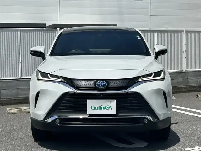 トヨタ ハリアー ハイブリッド Z レザーパッケージ 群馬県 2023(令5)年 2.4万km プラチナホワイトパールマイカ ワンオーナー/純正SDナビ(AM・FM/BT/フルセグTV)/JBLプレミアムサウンド/純正ドライブレコーダー/ビルトインETC2.0/インテリジェントルームミラー/置くだけ充電/電子パーキングブレーキ/横滑り防止装置/クルーズコントロール/車線逸脱防止アラート/ステアリングスイッチ/ステアリングヒーター/パノラマサンルーフ/レザーシート/パワーシート(D/N席)/シートヒーター(D/N席)/エアーシート(D/N席)/オートライト/オートハイビーム/LEDヘッドライト/電格ミラー/コーナーセンサー/プッシュスタート/スマートキー×2/取扱説明書/保証書/記録簿