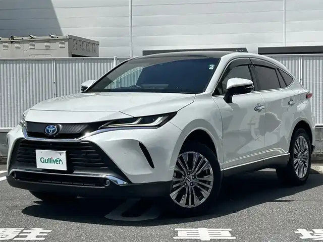 トヨタ ハリアー ハイブリッド Z レザーパッケージ 群馬県 2023(令5)年 2.4万km プラチナホワイトパールマイカ ワンオーナー/純正SDナビ(AM・FM/BT/フルセグTV)/JBLプレミアムサウンド/純正ドライブレコーダー/ビルトインETC2.0/インテリジェントルームミラー/置くだけ充電/電子パーキングブレーキ/横滑り防止装置/クルーズコントロール/車線逸脱防止アラート/ステアリングスイッチ/ステアリングヒーター/パノラマサンルーフ/レザーシート/パワーシート(D/N席)/シートヒーター(D/N席)/エアーシート(D/N席)/オートライト/オートハイビーム/LEDヘッドライト/電格ミラー/コーナーセンサー/プッシュスタート/スマートキー×2/取扱説明書/保証書/記録簿