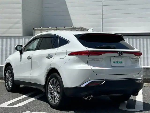 トヨタ ハリアー ハイブリッド Z レザーパッケージ 群馬県 2023(令5)年 2.4万km プラチナホワイトパールマイカ ワンオーナー/純正SDナビ(AM・FM/BT/フルセグTV)/JBLプレミアムサウンド/純正ドライブレコーダー/ビルトインETC2.0/インテリジェントルームミラー/置くだけ充電/電子パーキングブレーキ/横滑り防止装置/クルーズコントロール/車線逸脱防止アラート/ステアリングスイッチ/ステアリングヒーター/パノラマサンルーフ/レザーシート/パワーシート(D/N席)/シートヒーター(D/N席)/エアーシート(D/N席)/オートライト/オートハイビーム/LEDヘッドライト/電格ミラー/コーナーセンサー/プッシュスタート/スマートキー×2/取扱説明書/保証書/記録簿