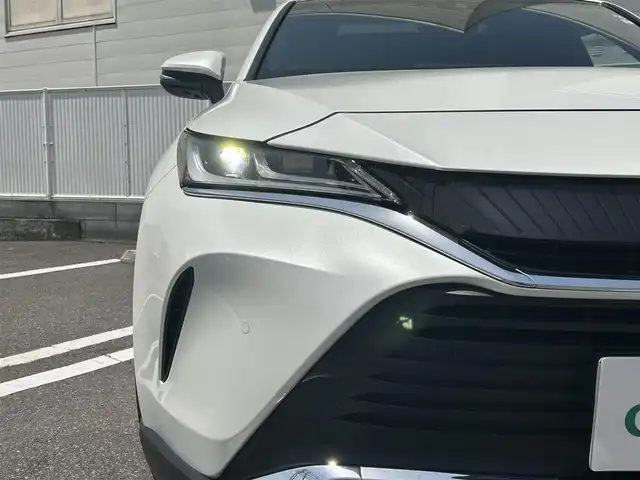 トヨタ ハリアー ハイブリッド Z レザーパッケージ 群馬県 2023(令5)年 2.4万km プラチナホワイトパールマイカ ワンオーナー/純正SDナビ(AM・FM/BT/フルセグTV)/JBLプレミアムサウンド/純正ドライブレコーダー/ビルトインETC2.0/インテリジェントルームミラー/置くだけ充電/電子パーキングブレーキ/横滑り防止装置/クルーズコントロール/車線逸脱防止アラート/ステアリングスイッチ/ステアリングヒーター/パノラマサンルーフ/レザーシート/パワーシート(D/N席)/シートヒーター(D/N席)/エアーシート(D/N席)/オートライト/オートハイビーム/LEDヘッドライト/電格ミラー/コーナーセンサー/プッシュスタート/スマートキー×2/取扱説明書/保証書/記録簿