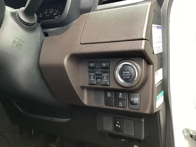 トヨタ ルーミー G 岡山県 2021(令3)年 3.4万km パールホワイトⅢ 純正ナビ/BT/フルセグ/バックカメラ/全方位カメラ/両側パワースライドドア/ドラレコ前後/LEDヘッドライト/オートライト/オートハイビーム/コーナーセンサー/レーンキープアシスト/衝突軽減ブレーキ/スマートキー/プッシュスタート
