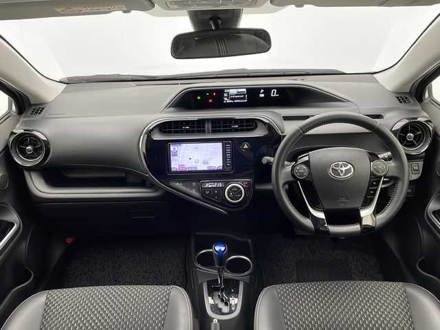 トヨタ アクア クロスオーバー 宮崎県 2018(平30)年 2.9万km ベージュ 禁煙車/トヨタセーフティセンス/純正ナビTV/（NSCD-W66/CD/DVD/Bluetooth/フルセグTV)/純正バックカメラ/純正ビルトインETC/純正15インチアルミ/純正フロアマット/プリクラッシュセーフティ/レーンディパーチャーアラート/オートマチックハイビーム/クリアランスソナー/前席シートヒーター/ハーフレザーシート/ウインカードアミラー/オートエアコン/本革巻ハンドル/スマートキー/プッシュエンジンスタート/新車時保証書/取扱い説明書