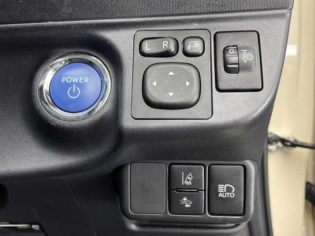 トヨタ アクア クロスオーバー 宮崎県 2018(平30)年 2.9万km ベージュ 禁煙車/トヨタセーフティセンス/純正ナビTV/（NSCD-W66/CD/DVD/Bluetooth/フルセグTV)/純正バックカメラ/純正ビルトインETC/純正15インチアルミ/純正フロアマット/プリクラッシュセーフティ/レーンディパーチャーアラート/オートマチックハイビーム/クリアランスソナー/前席シートヒーター/ハーフレザーシート/ウインカードアミラー/オートエアコン/本革巻ハンドル/スマートキー/プッシュエンジンスタート/新車時保証書/取扱い説明書