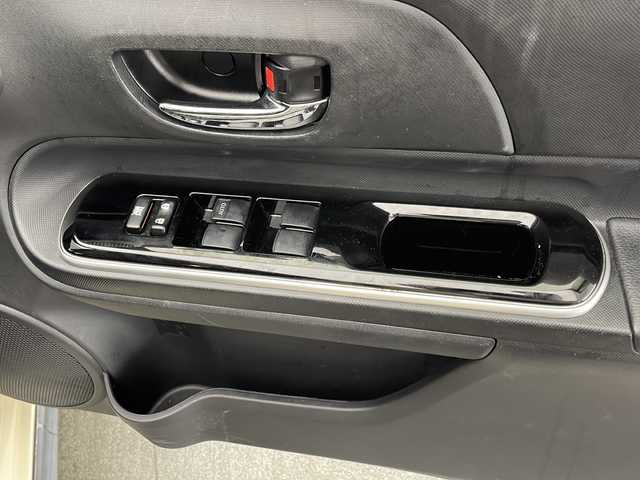 トヨタ アクア クロスオーバー 宮崎県 2018(平30)年 2.9万km ベージュ 禁煙車/トヨタセーフティセンス/純正ナビTV/（NSCD-W66/CD/DVD/Bluetooth/フルセグTV)/純正バックカメラ/純正ビルトインETC/純正15インチアルミ/純正フロアマット/プリクラッシュセーフティ/レーンディパーチャーアラート/オートマチックハイビーム/クリアランスソナー/前席シートヒーター/ハーフレザーシート/ウインカードアミラー/オートエアコン/本革巻ハンドル/スマートキー/プッシュエンジンスタート/新車時保証書/取扱い説明書