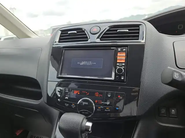 日産 セレナ ハイウェイスター Vセレクション 長崎県 2011(平23)年 5.3万km ブリリアントホワイトパール ワンオーナー/純正ナビ(BT/CD/DVD)/パワースライドドア(両側)/バックカメラ/ビルトインETC/クルーズコントロール/アイドリングストップ/ヒルスタートアシスト/ビークルダイナミクスコントロール/HIDヘッドランプ/オートライト/オートエアコン/本革巻きステアリング/ステアリングスイッチ/チップアップシート/フルフラット/2列目パーソナルテーブル/純正16インチアルミホイール/インテリジェントキー/プッシュエンジンスターター/イモビライザー/禁煙車