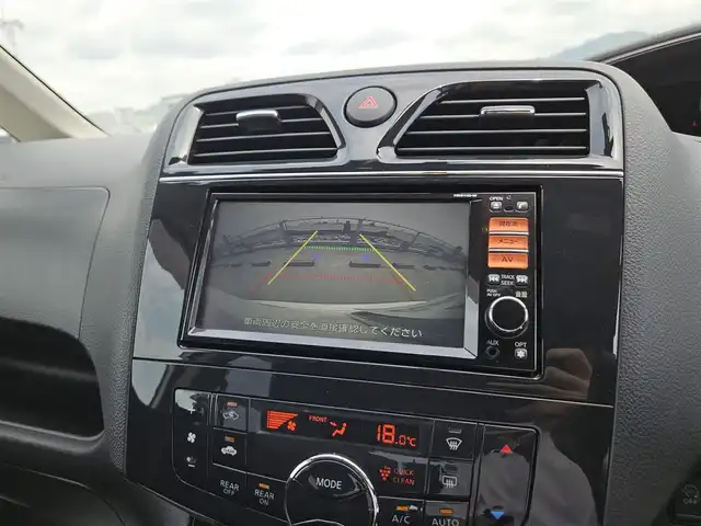 日産 セレナ ハイウェイスター Vセレクション 長崎県 2011(平23)年 5.3万km ブリリアントホワイトパール ワンオーナー/純正ナビ(BT/CD/DVD)/パワースライドドア(両側)/バックカメラ/ビルトインETC/クルーズコントロール/アイドリングストップ/ヒルスタートアシスト/ビークルダイナミクスコントロール/HIDヘッドランプ/オートライト/オートエアコン/本革巻きステアリング/ステアリングスイッチ/チップアップシート/フルフラット/2列目パーソナルテーブル/純正16インチアルミホイール/インテリジェントキー/プッシュエンジンスターター/イモビライザー/禁煙車