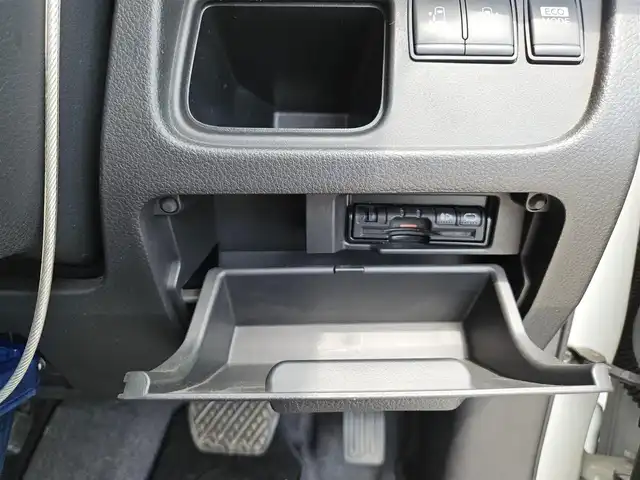 日産 セレナ ハイウェイスター Vセレクション 長崎県 2011(平23)年 5.3万km ブリリアントホワイトパール ワンオーナー/純正ナビ(BT/CD/DVD)/パワースライドドア(両側)/バックカメラ/ビルトインETC/クルーズコントロール/アイドリングストップ/ヒルスタートアシスト/ビークルダイナミクスコントロール/HIDヘッドランプ/オートライト/オートエアコン/本革巻きステアリング/ステアリングスイッチ/チップアップシート/フルフラット/2列目パーソナルテーブル/純正16インチアルミホイール/インテリジェントキー/プッシュエンジンスターター/イモビライザー/禁煙車