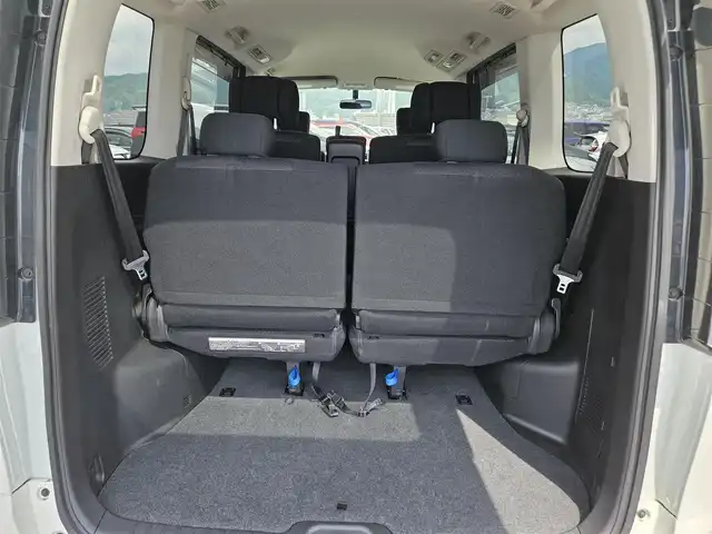 日産 セレナ ハイウェイスター Vセレクション 長崎県 2011(平23)年 5.3万km ブリリアントホワイトパール ワンオーナー/純正ナビ(BT/CD/DVD)/パワースライドドア(両側)/バックカメラ/ビルトインETC/クルーズコントロール/アイドリングストップ/ヒルスタートアシスト/ビークルダイナミクスコントロール/HIDヘッドランプ/オートライト/オートエアコン/本革巻きステアリング/ステアリングスイッチ/チップアップシート/フルフラット/2列目パーソナルテーブル/純正16インチアルミホイール/インテリジェントキー/プッシュエンジンスターター/イモビライザー/禁煙車