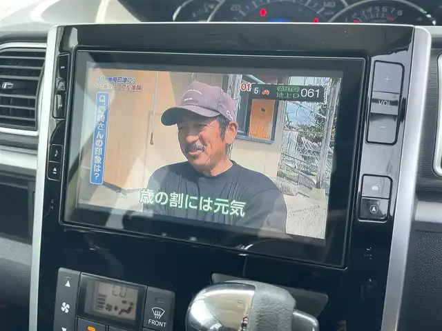 ダイハツ タント カスタム X SA 鳥取県 2014(平26)年 7万km ブラックマイカメタリック (株)IDOMが運営する【じしゃロン鳥取店】の自社ローン専用車両になります。こちらは現金またはオートローンご利用時の価格です。自社ローンご希望の方は別途その旨お申付け下さい/純正8型ナビ（NSZN-W64DB）/・フルセグ/CD/DVD/BT/バックカメラ/両側パワースライドドア/純正フリップダウンモニター/衝突軽減ブレーキ/アイドリングストップ/ステアリングスイッチ/純正14インチAW/ETC/スマートキー/プッシュスタート