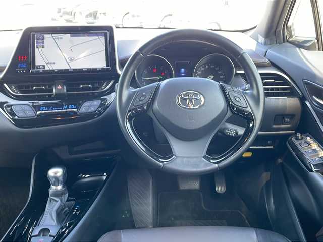 トヨタ Ｃ－ＨＲ G－T 富山県 2017(平29)年 5.4万km ブラックマイカ ４WD/純正9インチナビ/フルセグTV/CD/DVD/Bluetooth/バックカメラ/フロントカメラ/衝突軽減ブレーキ/レーンキープアシスト/レーダークルーズコントロール/コーナーセンサー/ドライブレコーダー/前席シートヒーター/スマートキー/純正AW/MTモード付AT/スタッドレスタイヤ車載/スペアキー