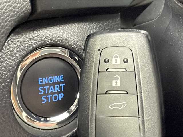トヨタ ＲＡＶ４ G 新潟県 2020(令2)年 2万km アティチュードブラックマイカ ワンオーナー/禁煙車/社外９インチナビ/フルセグ/　CD/DVD/SD/Bluetooth/バックカメラ/サンルーフ/黒革シート/パワーバックドア/レーダークルーズコントロール/ステアリングヒーター/LEDヘッドライト/オートライト/電動格納式ミラー/ビルトインETC
