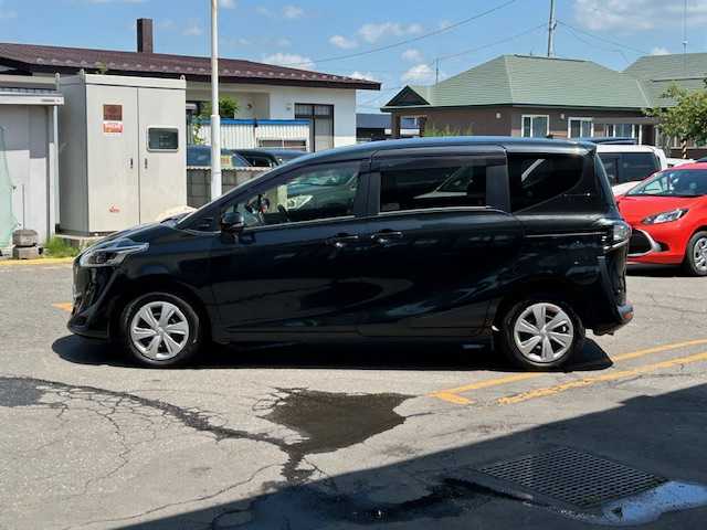 トヨタ シエンタ G 道東・釧路十勝 2019(平31)年 8.8万km ブラックマイカ ４WD/社外SDナビ(CN-HE01WD)/CD/DVD/BT/MSV/フルセグTV/全方位カメラ/両側パワースライドドア/ETC/デアイサー /社外LEDライト/革巻きステアリング/衝突軽減ブレーキ/バイザー/純正マット