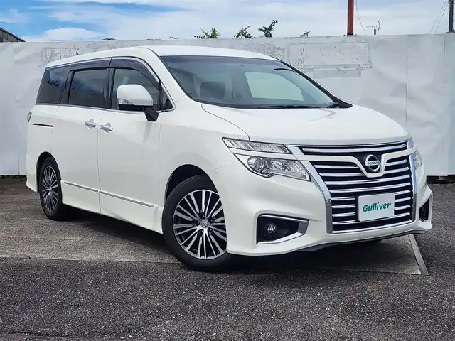 日産 エルグランド 250ハイウェイスター 群馬県 2014(平26)年 5.2万km ブリリアントホワイトパール 純正8型ナビ/　(Bluetooth/CD/DVD)/フルセグTV/片側パワースライドドア/バックモニター/ビルトインETC/ドライブレコーダー/純正後席専用モニター/クルーズコントロール/ビークルダイナミクスコントロール/LEDヘッドランプ/アクティブAFS/デュアルオートエアコン/本革巻きステアリング/合皮/ジャガード織物コンビシート/2列目コンフォタブルキャプテンシート/助手席オットマン/純正18インチアルミホイール/インテリジェントキー/プッシュスタートボタン/禁煙車