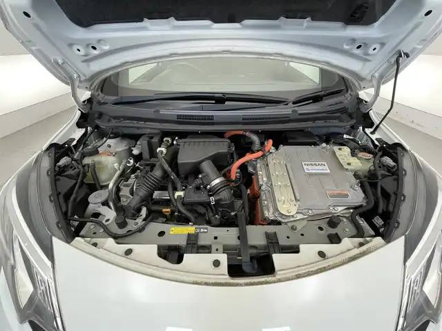 日産 ノート e－パワー ニスモ 滋賀県 2018(平30)年 6.7万km 白 純正ナビ/【CD/DVD/フルセグTV/Bluetooth】/アラウンドビューモニター/ETC/デジタルミラー/インテリジェントクルーズコントロール/車線逸脱防止支援システム/エマージェンシーブレーキ/LEDヘッドランプ/オートライト/ステアリングスイッチ/電動格納ミラー/スマートキー