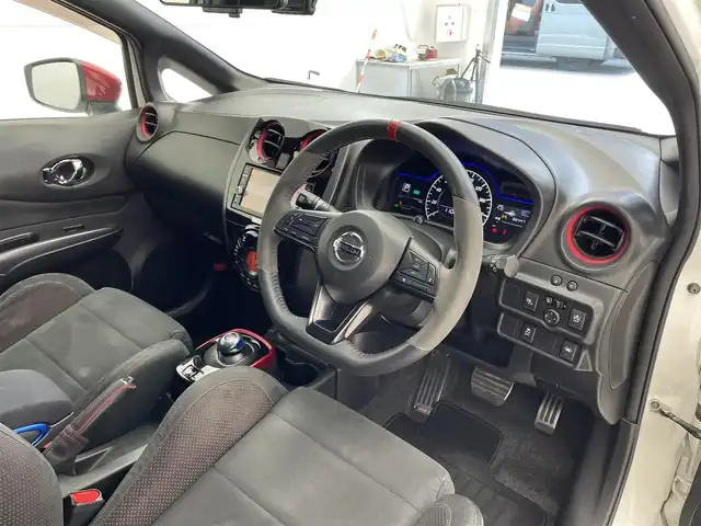 日産 ノート e－パワー ニスモ 滋賀県 2018(平30)年 6.7万km 白 純正ナビ/【CD/DVD/フルセグTV/Bluetooth】/アラウンドビューモニター/ETC/デジタルミラー/インテリジェントクルーズコントロール/車線逸脱防止支援システム/エマージェンシーブレーキ/LEDヘッドランプ/オートライト/ステアリングスイッチ/電動格納ミラー/スマートキー