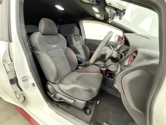 日産 ノート e－パワー ニスモ 滋賀県 2018(平30)年 6.7万km 白 純正ナビ/【CD/DVD/フルセグTV/Bluetooth】/アラウンドビューモニター/ETC/デジタルミラー/インテリジェントクルーズコントロール/車線逸脱防止支援システム/エマージェンシーブレーキ/LEDヘッドランプ/オートライト/ステアリングスイッチ/電動格納ミラー/スマートキー