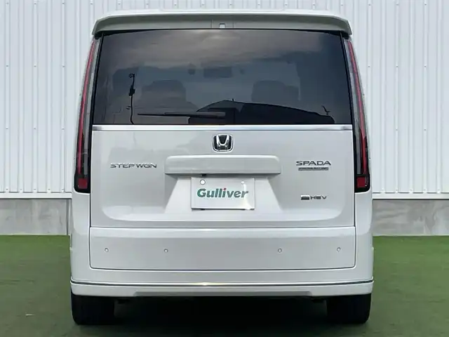 ホンダ ステップワゴン スパーダ eHEV プレミアムライン 香川県 2024(令6)年 2.4万km プラチナホワイトパール 登録時走行距離：23943km/純正SDナビゲーション/→CD/DVD再生/→フルセグTV/全方位カメラ/ビルトインETC2.0 /ステアリングリモコン/レーダークルーズコントロール/シートヒーター（1・2列目）/パワーシート/オートハイビーム/LEDオートライト/フォグランプ/電格ウィンカーミラー/レーンキープアシスト/横滑り防止装置/スマートキー/スペアキー