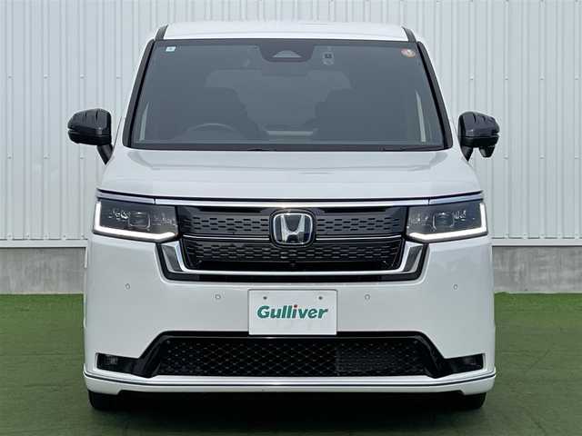 ホンダ ステップワゴン スパーダ eHEV プレミアムライン 香川県 2024(令6)年 2.4万km プラチナホワイトパール 登録時走行距離：23943km/純正SDナビゲーション/→CD/DVD再生/→フルセグTV/全方位カメラ/ビルトインETC2.0 /ステアリングリモコン/レーダークルーズコントロール/シートヒーター（1・2列目）/パワーシート/オートハイビーム/LEDオートライト/フォグランプ/電格ウィンカーミラー/レーンキープアシスト/横滑り防止装置/スマートキー/スペアキー