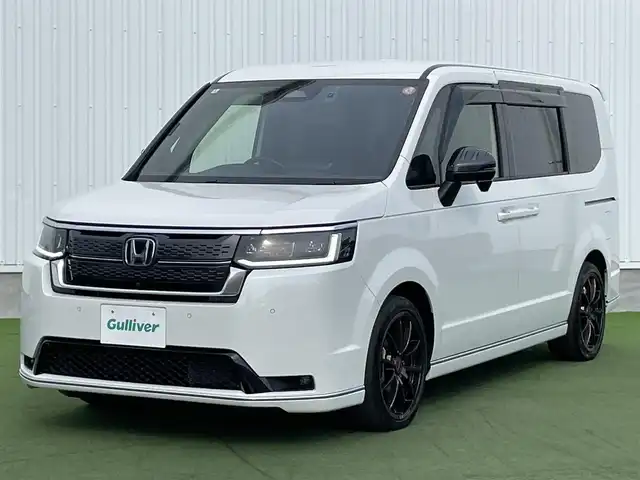 ホンダ ステップワゴン スパーダ eHEV プレミアムライン 香川県 2024(令6)年 2.4万km プラチナホワイトパール 登録時走行距離：23943km/純正SDナビゲーション/→CD/DVD再生/→フルセグTV/全方位カメラ/ビルトインETC2.0 /ステアリングリモコン/レーダークルーズコントロール/シートヒーター（1・2列目）/パワーシート/オートハイビーム/LEDオートライト/フォグランプ/電格ウィンカーミラー/レーンキープアシスト/横滑り防止装置/スマートキー/スペアキー