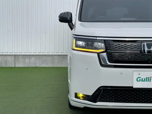 ホンダ ステップワゴン スパーダ eHEV プレミアムライン 香川県 2024(令6)年 2.4万km プラチナホワイトパール 登録時走行距離：23943km/純正SDナビゲーション/→CD/DVD再生/→フルセグTV/全方位カメラ/ビルトインETC2.0 /ステアリングリモコン/レーダークルーズコントロール/シートヒーター（1・2列目）/パワーシート/オートハイビーム/LEDオートライト/フォグランプ/電格ウィンカーミラー/レーンキープアシスト/横滑り防止装置/スマートキー/スペアキー