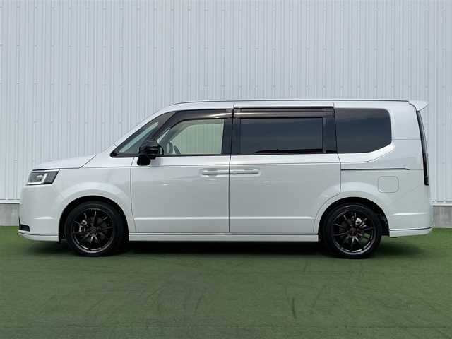 ホンダ ステップワゴン スパーダ eHEV プレミアムライン 香川県 2024(令6)年 2.4万km プラチナホワイトパール 登録時走行距離：23943km/純正SDナビゲーション/→CD/DVD再生/→フルセグTV/全方位カメラ/ビルトインETC2.0 /ステアリングリモコン/レーダークルーズコントロール/シートヒーター（1・2列目）/パワーシート/オートハイビーム/LEDオートライト/フォグランプ/電格ウィンカーミラー/レーンキープアシスト/横滑り防止装置/スマートキー/スペアキー