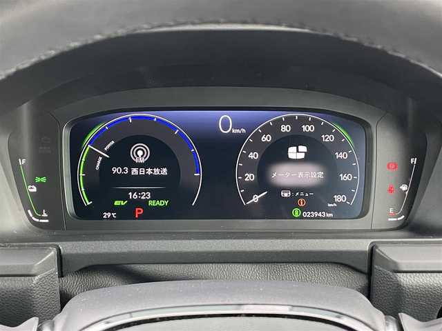 ホンダ ステップワゴン スパーダ eHEV プレミアムライン 香川県 2024(令6)年 2.4万km プラチナホワイトパール 登録時走行距離：23943km/純正SDナビゲーション/→CD/DVD再生/→フルセグTV/全方位カメラ/ビルトインETC2.0 /ステアリングリモコン/レーダークルーズコントロール/シートヒーター（1・2列目）/パワーシート/オートハイビーム/LEDオートライト/フォグランプ/電格ウィンカーミラー/レーンキープアシスト/横滑り防止装置/スマートキー/スペアキー