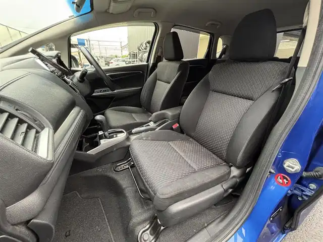 ホンダ フィット 15X 滋賀県 2013(平25)年 7.2万km ブリリアントスポーティブルーメタリック2トーン 社外7インチポータブルナビ/【Bluetooth/CD/DVD/フルセグTV】/ETC/プッシュスタート/スマートキー/ステアリングリモコン/ドアバイザー