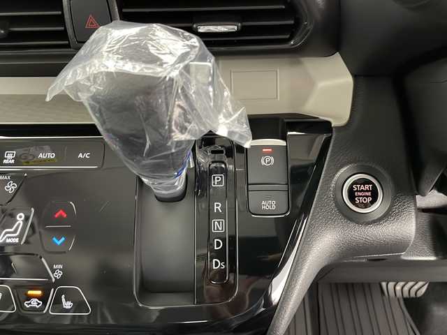 三菱 デリカミニ T プレミアム 長野県 2025(令7)年 0.1千km 緑 4WD/9型ディスプレイオーディオ/（Bluetooth＆AppleCarPlay＆AndroidAuto）/全周囲カメラ/プロパイロット/・追従型クルーズコントロール/・衝突被害軽減システム/・レーンキープアシスト/盗難防止装置/両側パワースライド/シートヒーター（前席）/ステアリングヒーター/純正ゴムマット/デジタルインナーミラー/ルーフレール/リアサーキュレーター/LEDヘッドライト/オートライト/15インチ純正アルミホイール/ライトレベライザー/スマートキー/スペアキー１本/保証書/取扱説明書