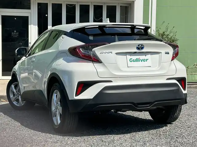 トヨタ Ｃ－ＨＲ S LEDパッケージ 埼玉県 2018(平30)年 3万km ホワイトパールクリスタルシャイン セーフティセンス/純正ナビTV/バックカメラ/LEDヘッドライト/純正１７インチアルミ/レーダークルーズコントロール/衝突軽減ブレーキ/Fドラレコ/プッシュスタート/スマートキー/走行３００１１キロ/業者施工の内外装クリーニング済/保証書付整備手帳