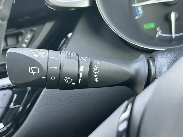 トヨタ Ｃ－ＨＲ S LEDパッケージ 埼玉県 2018(平30)年 3万km ホワイトパールクリスタルシャイン セーフティセンス/純正ナビTV/バックカメラ/LEDヘッドライト/純正１７インチアルミ/レーダークルーズコントロール/衝突軽減ブレーキ/Fドラレコ/プッシュスタート/スマートキー/走行３００１１キロ/業者施工の内外装クリーニング済/保証書付整備手帳