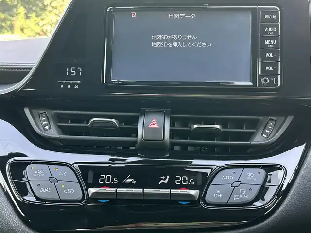 トヨタ Ｃ－ＨＲ S LEDパッケージ 埼玉県 2018(平30)年 3万km ホワイトパールクリスタルシャイン セーフティセンス/純正ナビTV/バックカメラ/LEDヘッドライト/純正１７インチアルミ/レーダークルーズコントロール/衝突軽減ブレーキ/Fドラレコ/プッシュスタート/スマートキー/走行３００１１キロ/業者施工の内外装クリーニング済/保証書付整備手帳