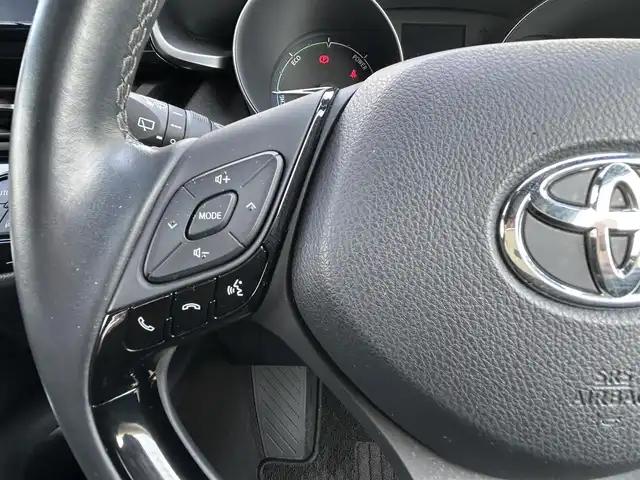 トヨタ Ｃ－ＨＲ S LEDパッケージ 埼玉県 2018(平30)年 3万km ホワイトパールクリスタルシャイン セーフティセンス/純正ナビTV/バックカメラ/LEDヘッドライト/純正１７インチアルミ/レーダークルーズコントロール/衝突軽減ブレーキ/Fドラレコ/プッシュスタート/スマートキー/走行３００１１キロ/業者施工の内外装クリーニング済/保証書付整備手帳