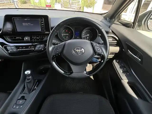 トヨタ Ｃ－ＨＲ S LEDパッケージ 埼玉県 2018(平30)年 3万km ホワイトパールクリスタルシャイン セーフティセンス/純正ナビTV/バックカメラ/LEDヘッドライト/純正１７インチアルミ/レーダークルーズコントロール/衝突軽減ブレーキ/Fドラレコ/プッシュスタート/スマートキー/走行３００１１キロ/業者施工の内外装クリーニング済/保証書付整備手帳
