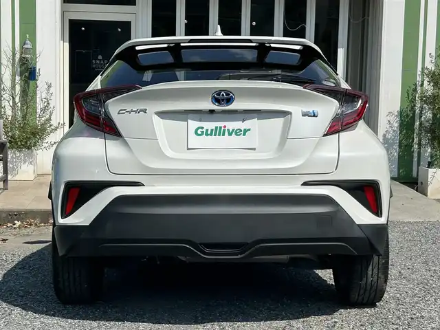 トヨタ Ｃ－ＨＲ S LEDパッケージ 埼玉県 2018(平30)年 3万km ホワイトパールクリスタルシャイン セーフティセンス/純正ナビTV/バックカメラ/LEDヘッドライト/純正１７インチアルミ/レーダークルーズコントロール/衝突軽減ブレーキ/Fドラレコ/プッシュスタート/スマートキー/走行３００１１キロ/業者施工の内外装クリーニング済/保証書付整備手帳
