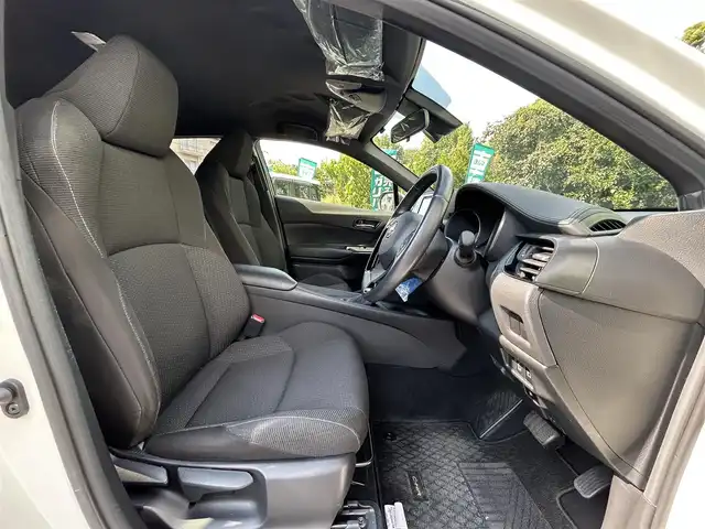 トヨタ Ｃ－ＨＲ S LEDパッケージ 埼玉県 2018(平30)年 3万km ホワイトパールクリスタルシャイン セーフティセンス/純正ナビTV/バックカメラ/LEDヘッドライト/純正１７インチアルミ/レーダークルーズコントロール/衝突軽減ブレーキ/Fドラレコ/プッシュスタート/スマートキー/走行３００１１キロ/業者施工の内外装クリーニング済/保証書付整備手帳
