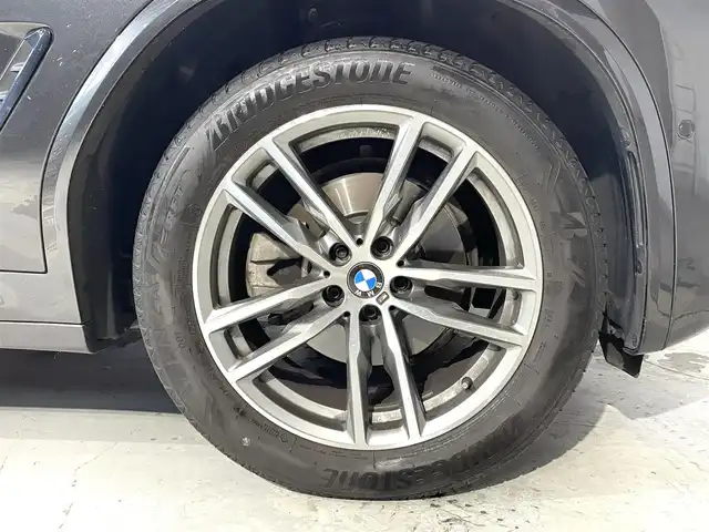 ＢＭＷ Ｘ３ xDrive20d Mスポーツ 道央・札幌 2018(平30)年 2.3万km ソフィスト・グレー・ブリリアント・エフェクト ドライビング・アシスト・プラス/・ACC/・ステアリング＆レーン・コントロール・アシスト/・アクティブ・サイド・コリジョン・プロテクション/・レーン・ディパーチャー・ウォーニング/・レーン・チェンジ・ウォーニング/・後車衝突警告機能/・クロス・トラフィック・ウォーニング/・前車接近警告機能/・衝突回避・被害軽減ブレーキ/19インチ・Mライト・アロイホイール・ダブルスポーク・スタイリング/黒革レザーシート/パワーシート（D/N）/メモリー付パワーシート（D）/シートヒーター（前席・後席）/パーキング・アシスト・プラス/アダプティブLEDヘッドライト/オートライト/ワイヤレスチャージング/純正ドライブレコーダー/テールゲート/レインセンサー/ETC/・保証書、取扱説明書（有）/・スペアキー×１