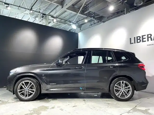 ＢＭＷ Ｘ３ xDrive20d Mスポーツ 道央・札幌 2018(平30)年 2.3万km ソフィスト・グレー・ブリリアント・エフェクト ドライビング・アシスト・プラス/・ACC/・ステアリング＆レーン・コントロール・アシスト/・アクティブ・サイド・コリジョン・プロテクション/・レーン・ディパーチャー・ウォーニング/・レーン・チェンジ・ウォーニング/・後車衝突警告機能/・クロス・トラフィック・ウォーニング/・前車接近警告機能/・衝突回避・被害軽減ブレーキ/19インチ・Mライト・アロイホイール・ダブルスポーク・スタイリング/黒革レザーシート/パワーシート（D/N）/メモリー付パワーシート（D）/シートヒーター（前席・後席）/パーキング・アシスト・プラス/アダプティブLEDヘッドライト/オートライト/ワイヤレスチャージング/純正ドライブレコーダー/テールゲート/レインセンサー/ETC/・保証書、取扱説明書（有）/・スペアキー×１