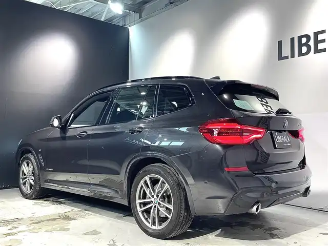 ＢＭＷ Ｘ３ xDrive20d Mスポーツ 道央・札幌 2018(平30)年 2.3万km ソフィスト・グレー・ブリリアント・エフェクト ドライビング・アシスト・プラス/・ACC/・ステアリング＆レーン・コントロール・アシスト/・アクティブ・サイド・コリジョン・プロテクション/・レーン・ディパーチャー・ウォーニング/・レーン・チェンジ・ウォーニング/・後車衝突警告機能/・クロス・トラフィック・ウォーニング/・前車接近警告機能/・衝突回避・被害軽減ブレーキ/19インチ・Mライト・アロイホイール・ダブルスポーク・スタイリング/黒革レザーシート/パワーシート（D/N）/メモリー付パワーシート（D）/シートヒーター（前席・後席）/パーキング・アシスト・プラス/アダプティブLEDヘッドライト/オートライト/ワイヤレスチャージング/純正ドライブレコーダー/テールゲート/レインセンサー/ETC/・保証書、取扱説明書（有）/・スペアキー×１