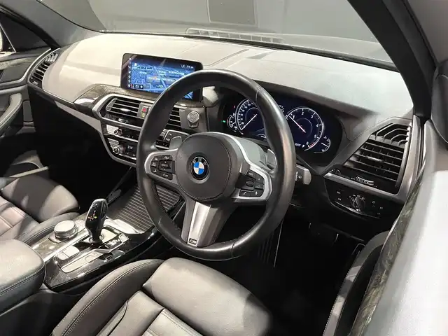 ＢＭＷ Ｘ３ xDrive20d Mスポーツ 道央・札幌 2018(平30)年 2.3万km ソフィスト・グレー・ブリリアント・エフェクト ドライビング・アシスト・プラス/・ACC/・ステアリング＆レーン・コントロール・アシスト/・アクティブ・サイド・コリジョン・プロテクション/・レーン・ディパーチャー・ウォーニング/・レーン・チェンジ・ウォーニング/・後車衝突警告機能/・クロス・トラフィック・ウォーニング/・前車接近警告機能/・衝突回避・被害軽減ブレーキ/19インチ・Mライト・アロイホイール・ダブルスポーク・スタイリング/黒革レザーシート/パワーシート（D/N）/メモリー付パワーシート（D）/シートヒーター（前席・後席）/パーキング・アシスト・プラス/アダプティブLEDヘッドライト/オートライト/ワイヤレスチャージング/純正ドライブレコーダー/テールゲート/レインセンサー/ETC/・保証書、取扱説明書（有）/・スペアキー×１