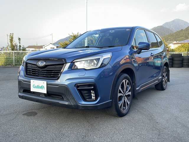 スバル フォレスター プレミアム 山梨県 2018(平30)年 6.1万km ホライゾンブルーP 純正ＳＤナビ　/バック／サイド／フロントカメラ　/フルセグＴＶ　/ＥＴＣ　/Ｂｌｕｅｔｏｏｔｈ／ＣＤ／ＵＳＢ　/ドラレコ　/運転席／助手席パワーシート　/ハーフレザーシート　/全席シートヒーター　/横滑り防止装置