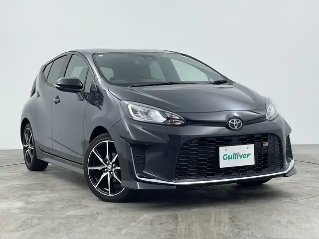 トヨタ アクア GRスポーツ 三重県 2023(令5)年 1.3万km ダークグレー /禁煙車//純正ディスプレイオーディオ//バックカメラ　//トヨタセーフティセンス　//レーダークルーズコントロール　//PCS　//LTA//PKSB//RSA//１００Ｖ電源　//純正ビルトインＥＴＣ　//前後クリアランスソナー//オートハイビーム //GRSPORT専用スポーティシート