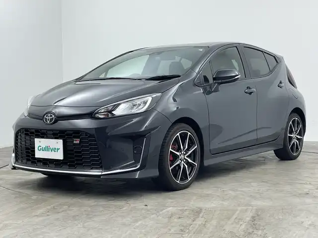 トヨタ アクア GRスポーツ 三重県 2023(令5)年 1.3万km ダークグレー /禁煙車//純正ディスプレイオーディオ//バックカメラ　//トヨタセーフティセンス　//レーダークルーズコントロール　//PCS　//LTA//PKSB//RSA//１００Ｖ電源　//純正ビルトインＥＴＣ　//前後クリアランスソナー//オートハイビーム //GRSPORT専用スポーティシート